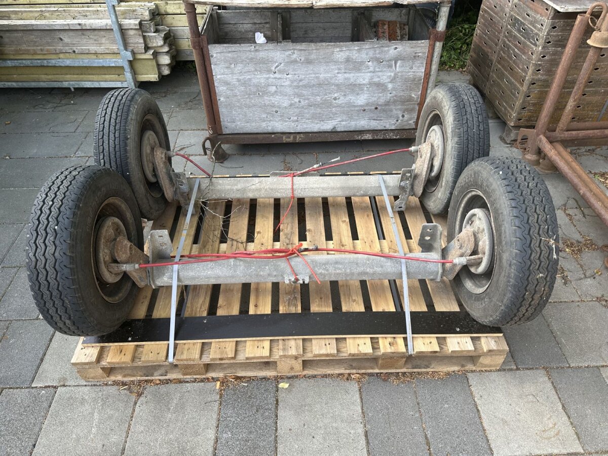 Al-Ko Achsen gebremst, 1350 kg, 2 Stck. vorhanden