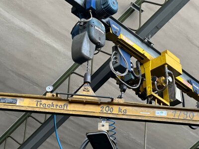 Hallenkran Demag 25 m mit Vakuum Sauganlage